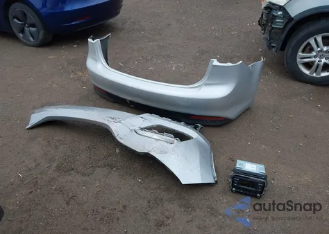 2018 Kia Forte Lx z USA, uszkodzony, nr VIN 3KPFK4A76JE205970